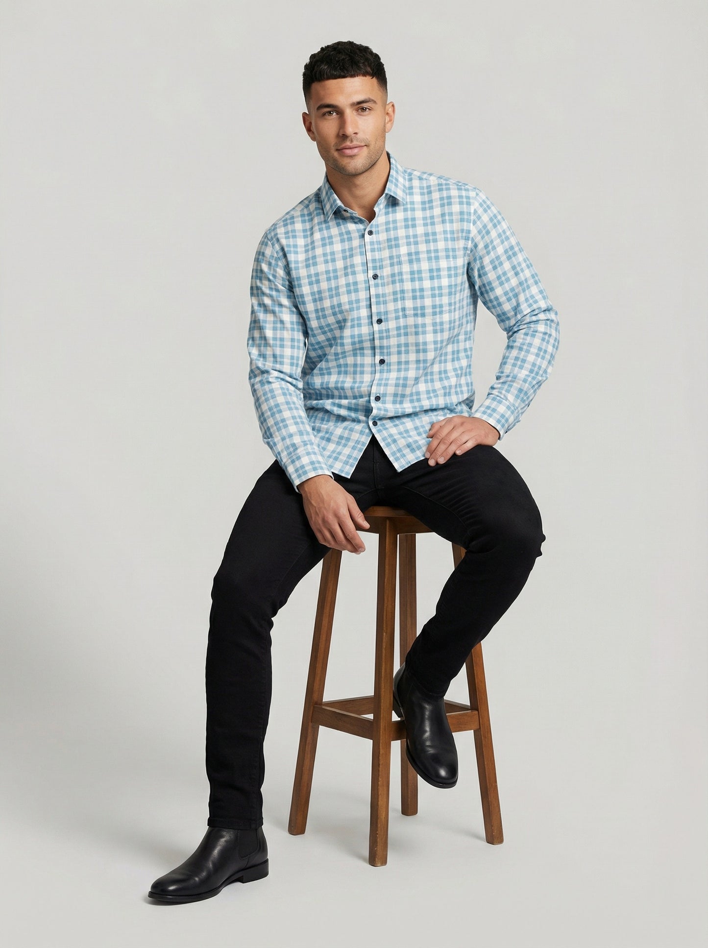 Men's Classic Blue and White Gingham Checkered Long Sleeve Button-Down Shirt