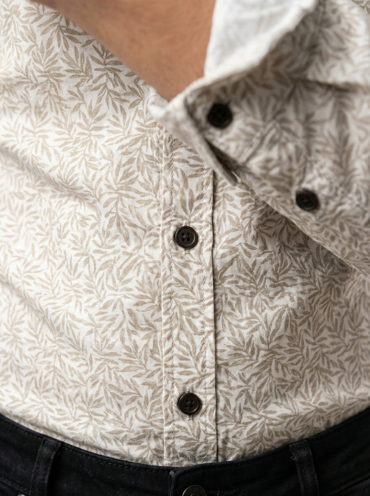 Men's Elegant Cream Leaf Print Long Sleeve Button-Down Shirt
